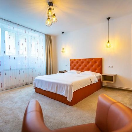 Central Apartment Brasov Bagian luar foto
