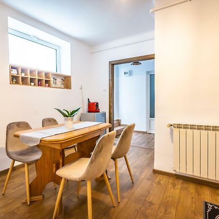 Central Apartment Brasov Bagian luar foto