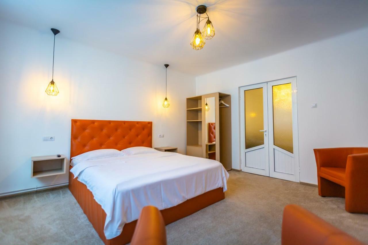 Central Apartment Brasov Bagian luar foto