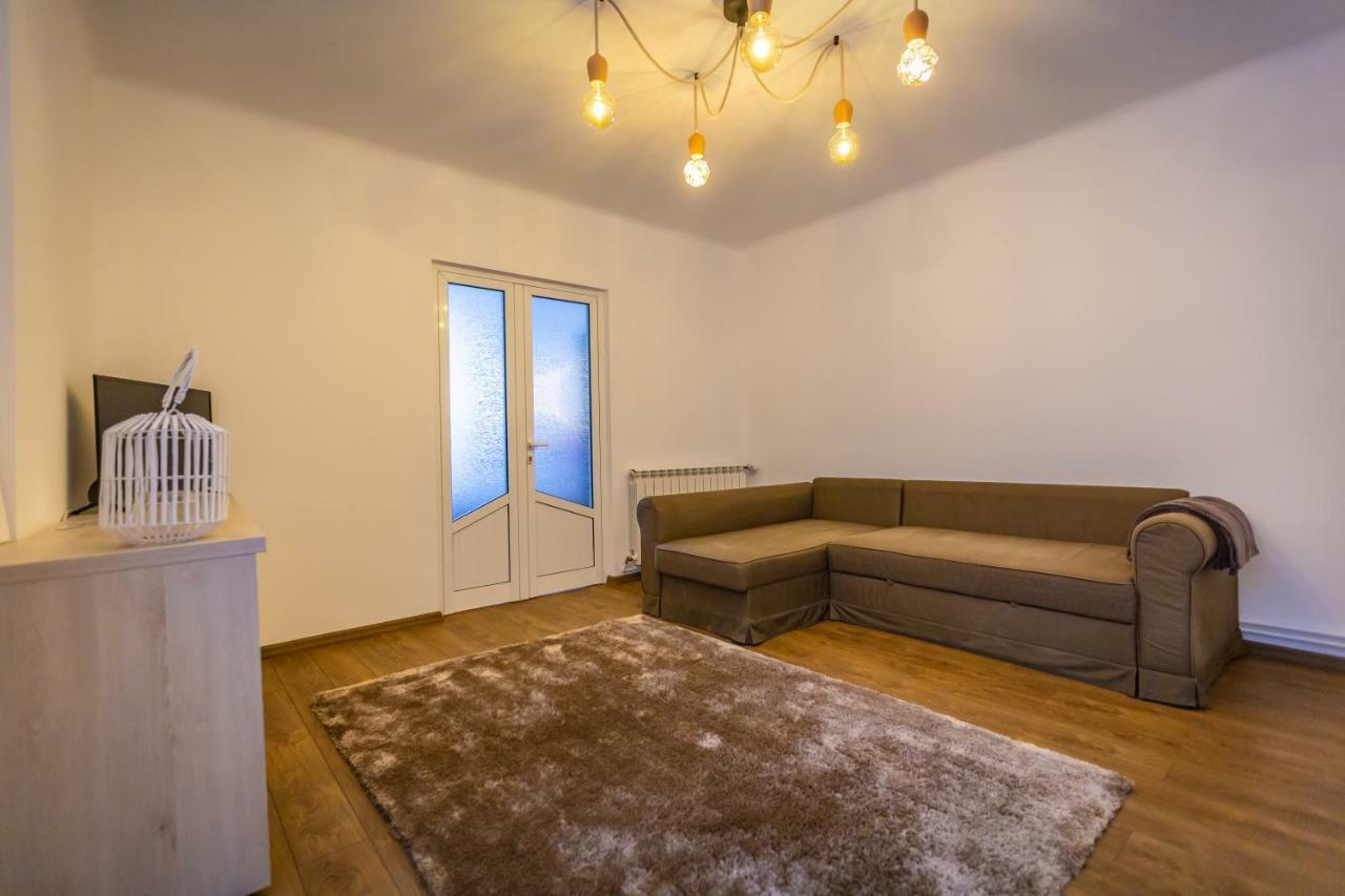 Central Apartment Brasov Bagian luar foto