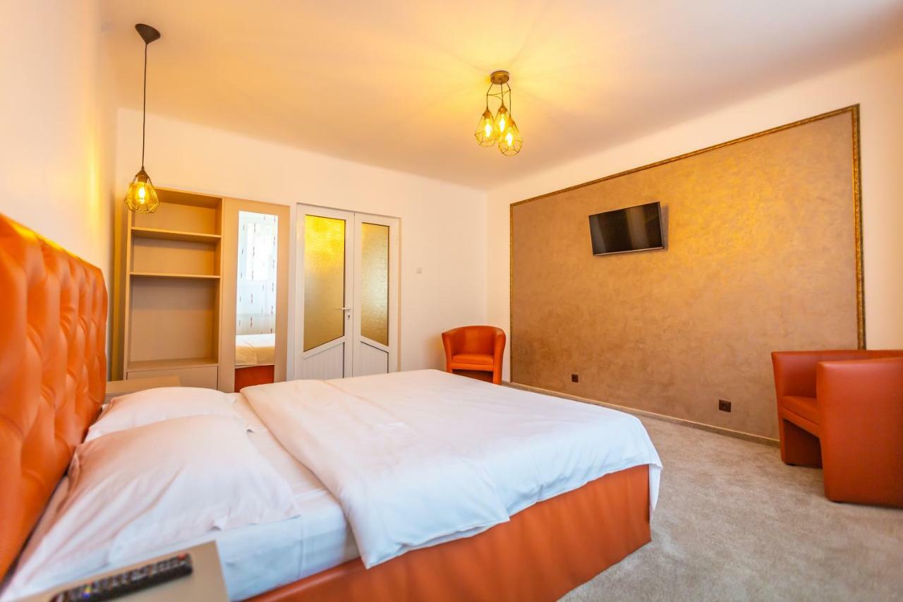 Central Apartment Brasov Bagian luar foto