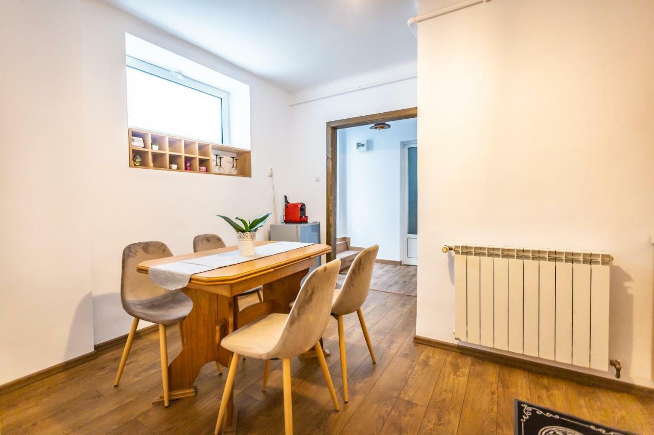 Central Apartment Brasov Bagian luar foto