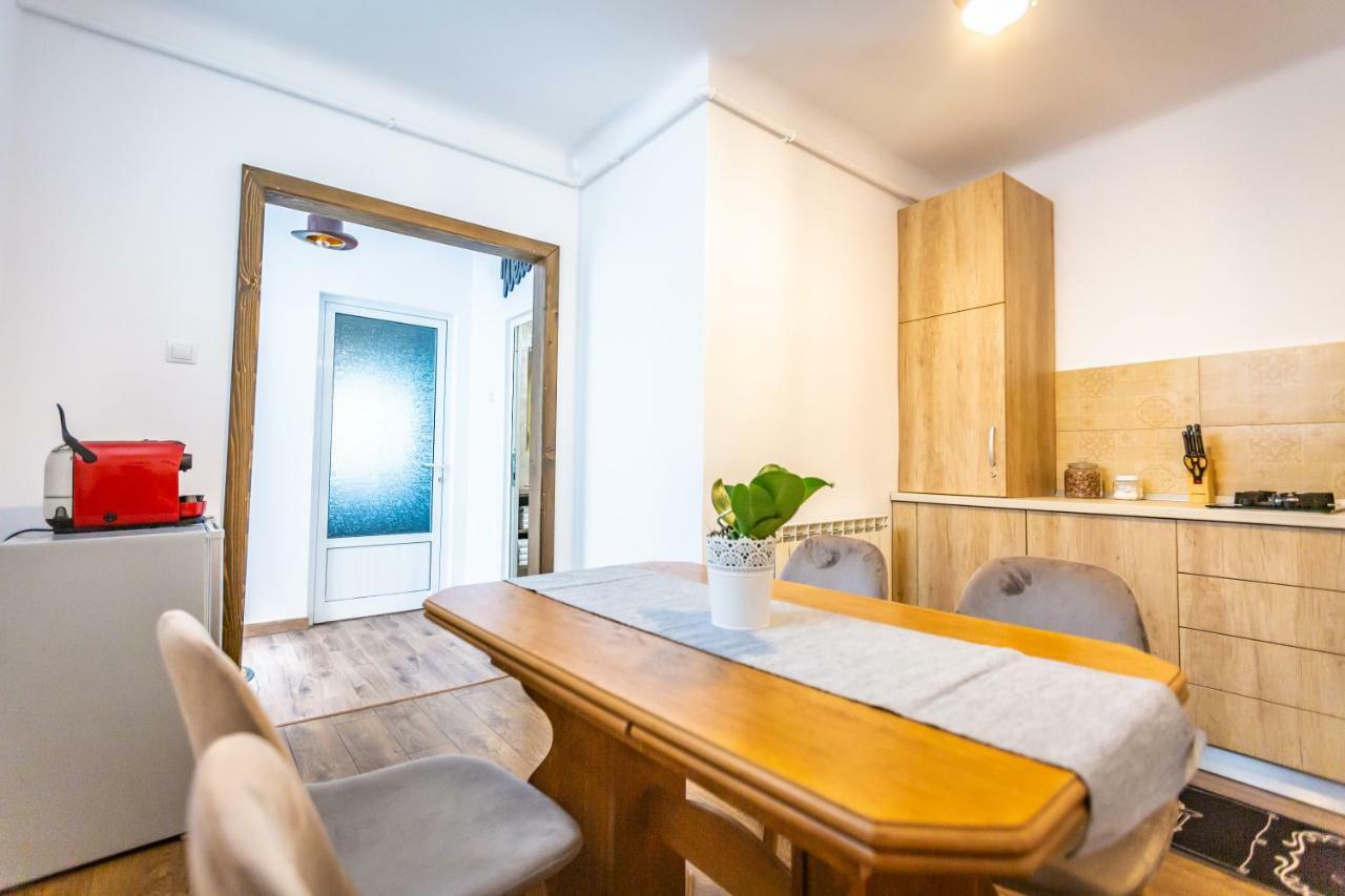 Central Apartment Brasov Bagian luar foto